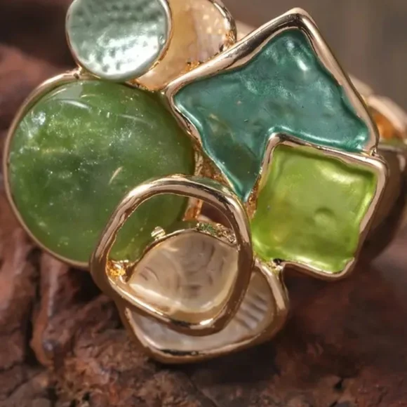 Ring - Picture 3 of 4